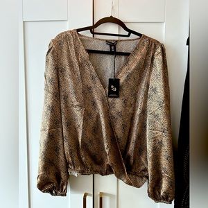 Beautiful satin like gold and black top perfect for the holidays!